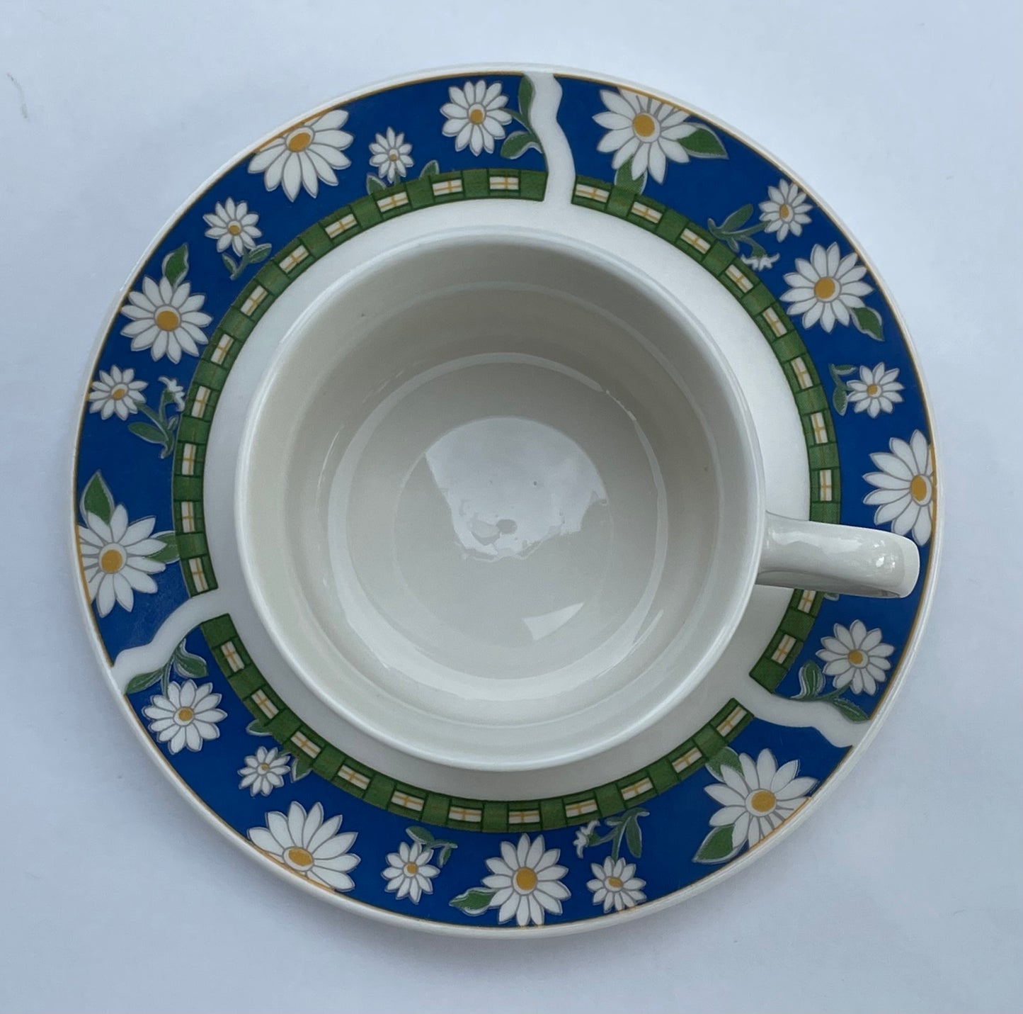 Daisy Teacup & Saucer - Winpat